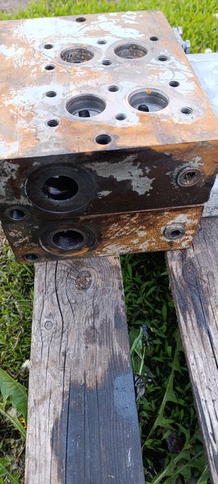 Розподільник Р100 МТЗ ЮМЗ  екскаватор