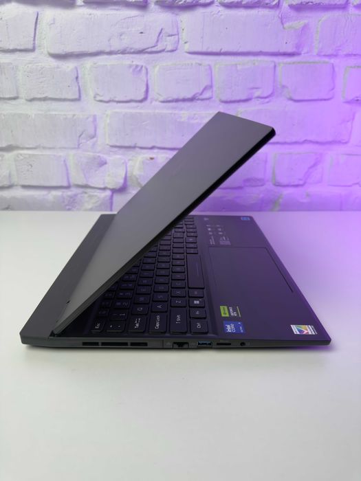 Helios 16' QHD OLED 240hz, Ultra 9 275HX RTX 5070TI 32GB RAM 1TB SSD