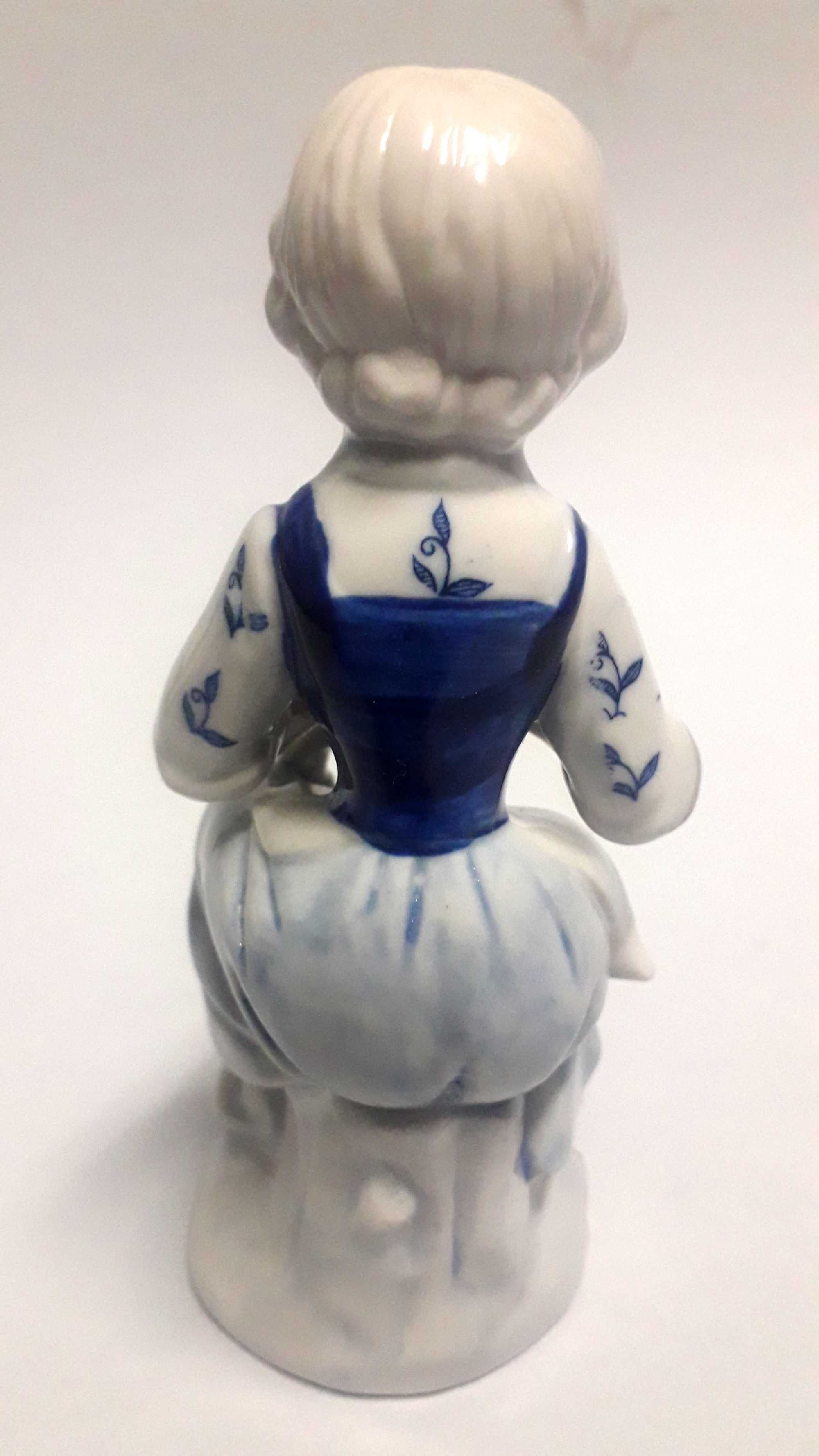 Estatueta em Porcelana Antiga (séc. XX)