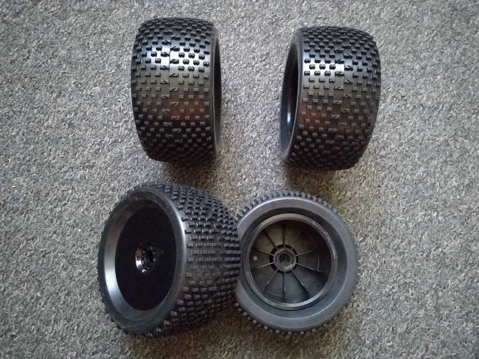 Koła do modeli RC 1:8 truggy monster HEX 17mm śred 140mm szer 70mm