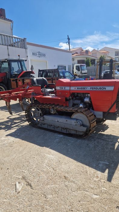 Varios tractores de rastos