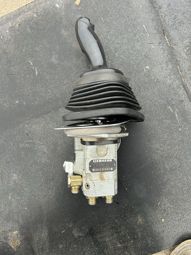 Joystick do koparki liebherr A314