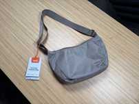 Torba Bellroy Laneway Crescent Bag 2.5L