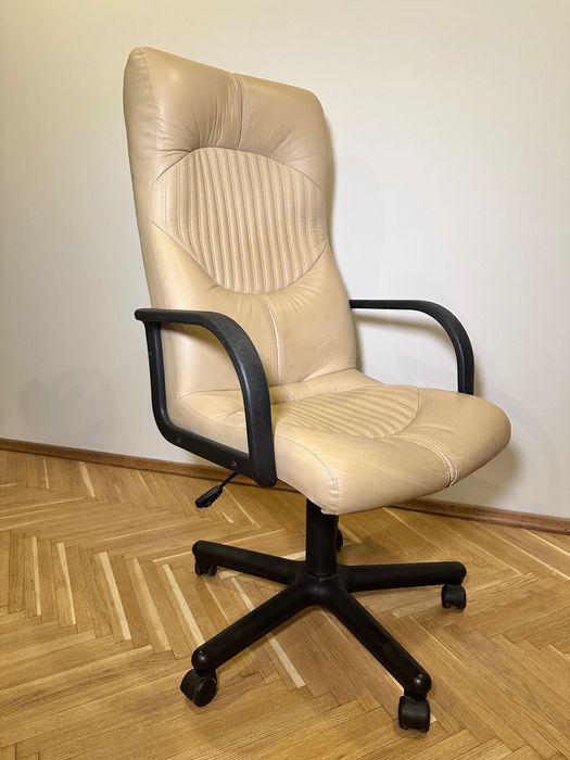 Крісло для офісу. Крісло з натуральної шкіри Nowy Styl Germes.