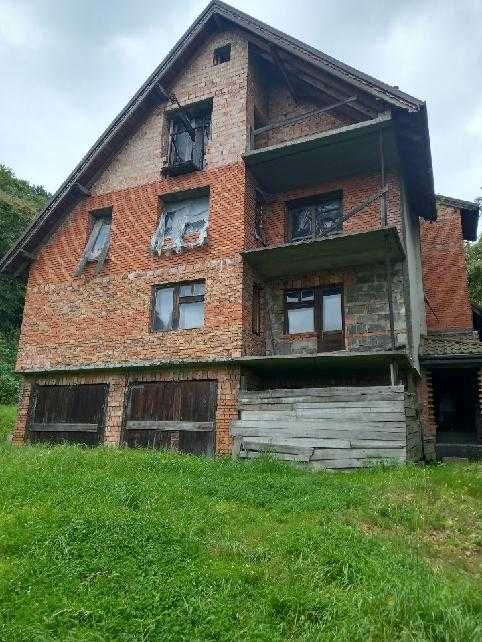 Kraków. Wola Justowska. Działka z domem w stanie surowym.