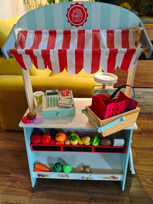 Sklep dziecięcy z teatrzykiem