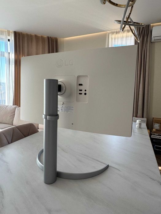 Монітор LG 27UP650 4K