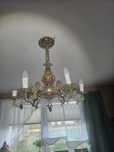 Piękny  odlewany z metalu ozdobny  6-ramienny żyrandol lampa