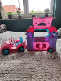 Auto z kamperem dla Barbie