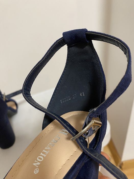 Granatowe zamszowe obcasy szpilki buty na obcasie na słupku z paskiem