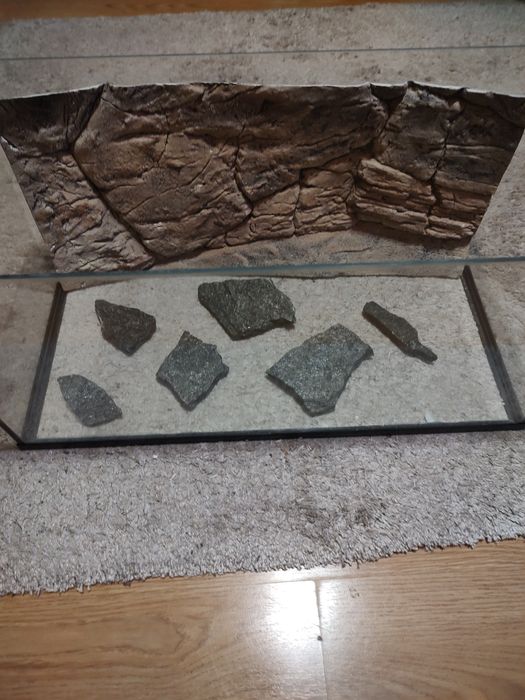 Akwarium  60L szczelne, tło ,kamienie