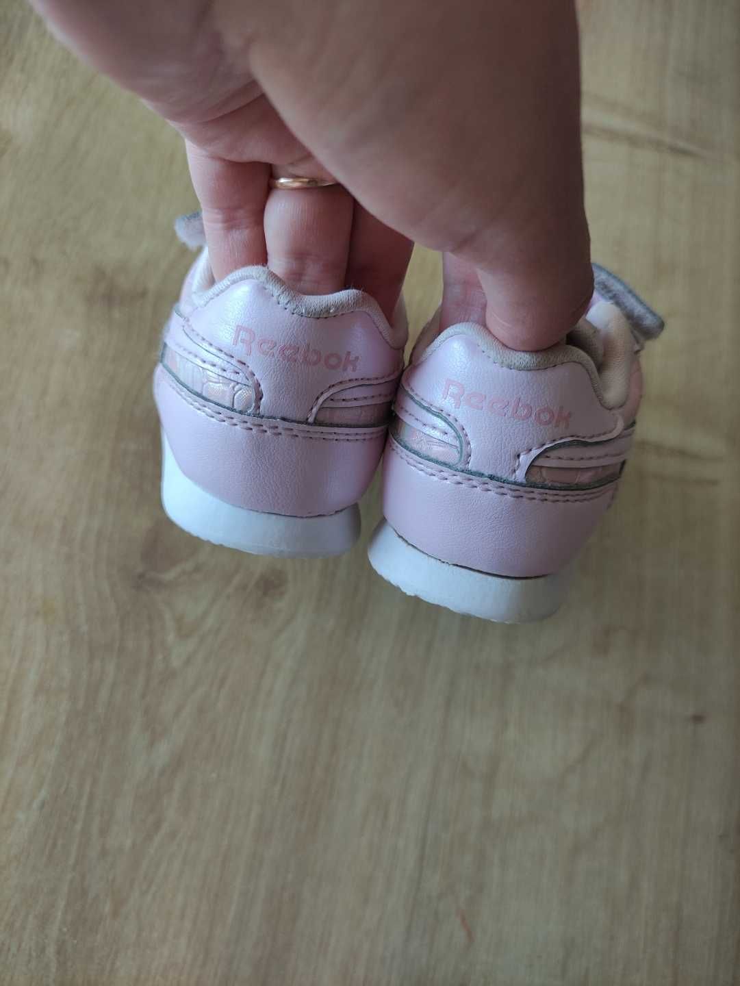 детские кроссовки  Reebok , модель 2021 года, оригинал.  Размер 20