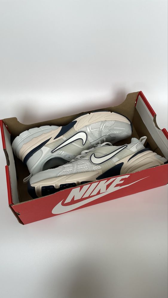 Оригінальні кросівки Nike V2K Run