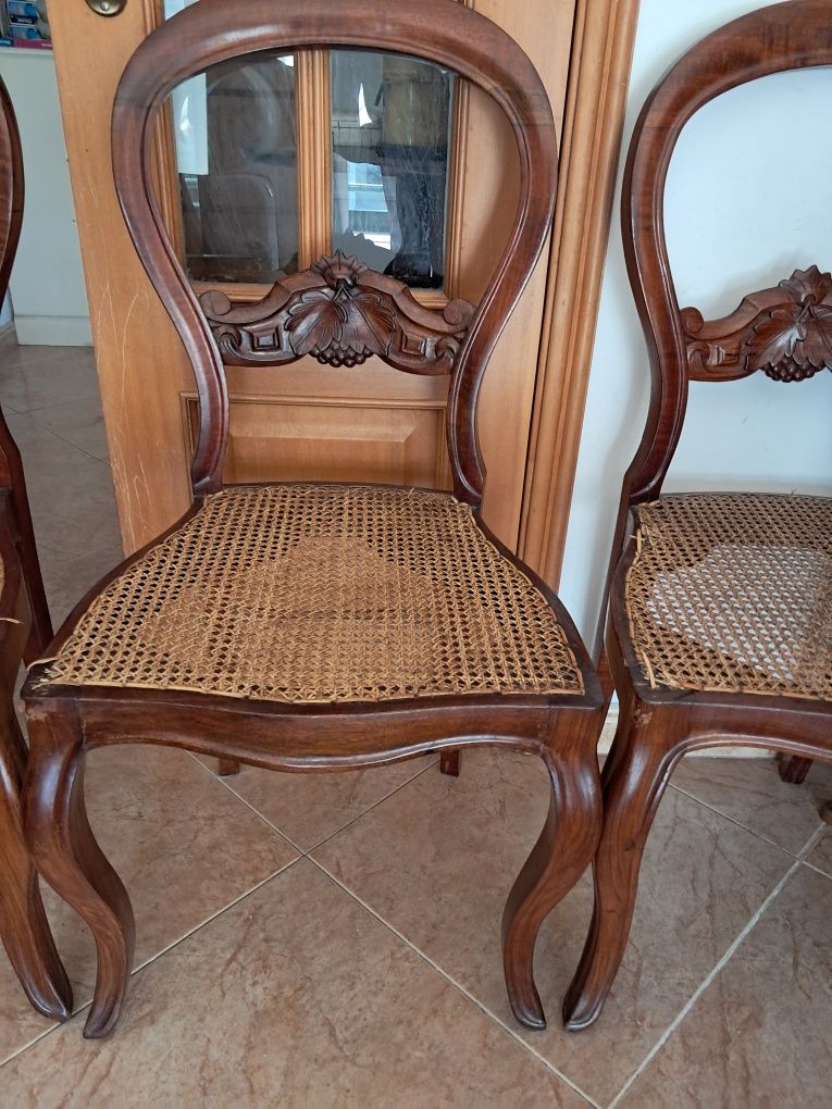 Cadeiras de palhinha centenárias
