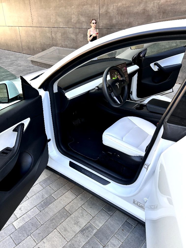 Tesla model Y 2022 рік long Range 82kw Dual  Motor
