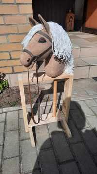 Koń na kiju hobby horse zestaw ze stojakiem