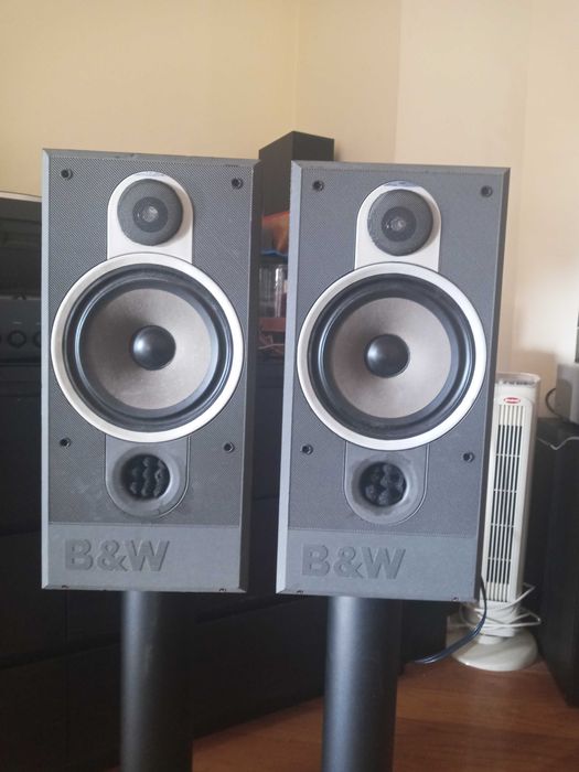 Colunas B&W DM560