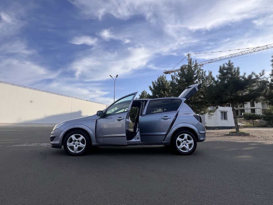 Opel Astra H 1.6 бензин механика хэтчбек