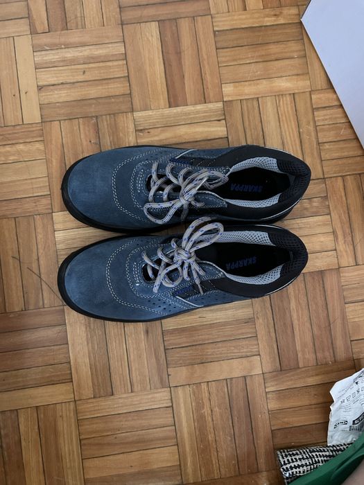 Sapatos de segurança tamanho 40, marca SKARPPA