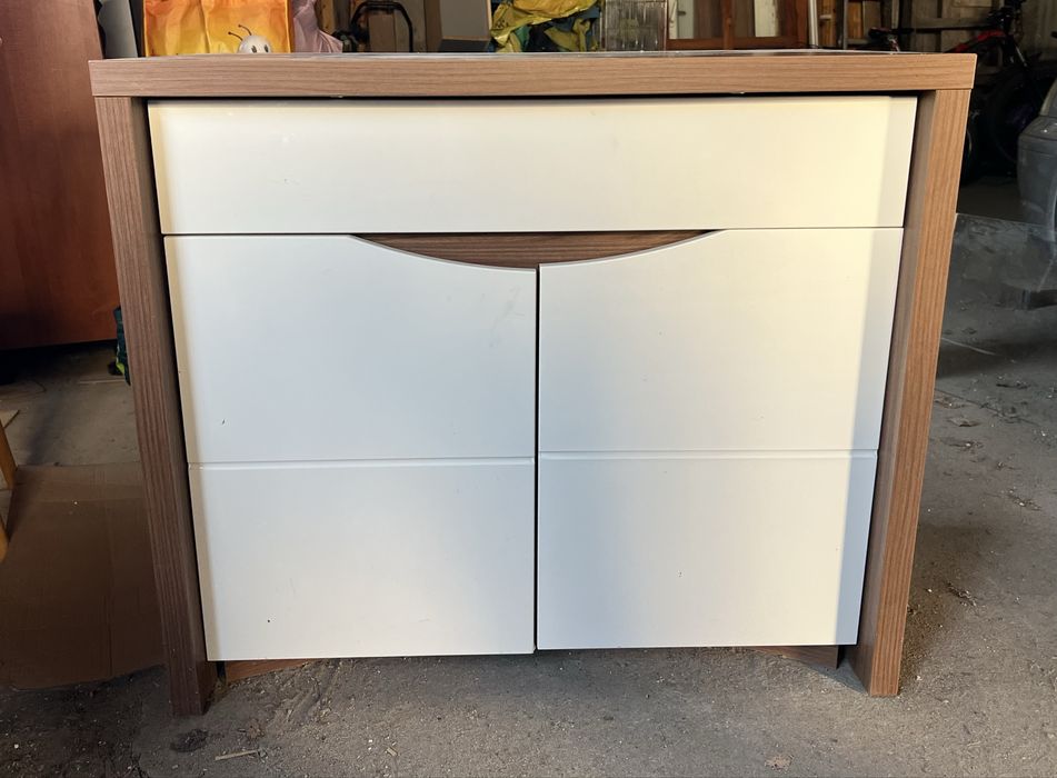 Komoda podświetlana