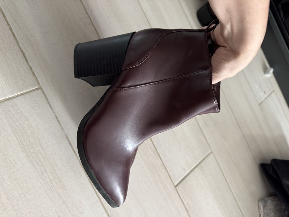 Продам новенькі козаки