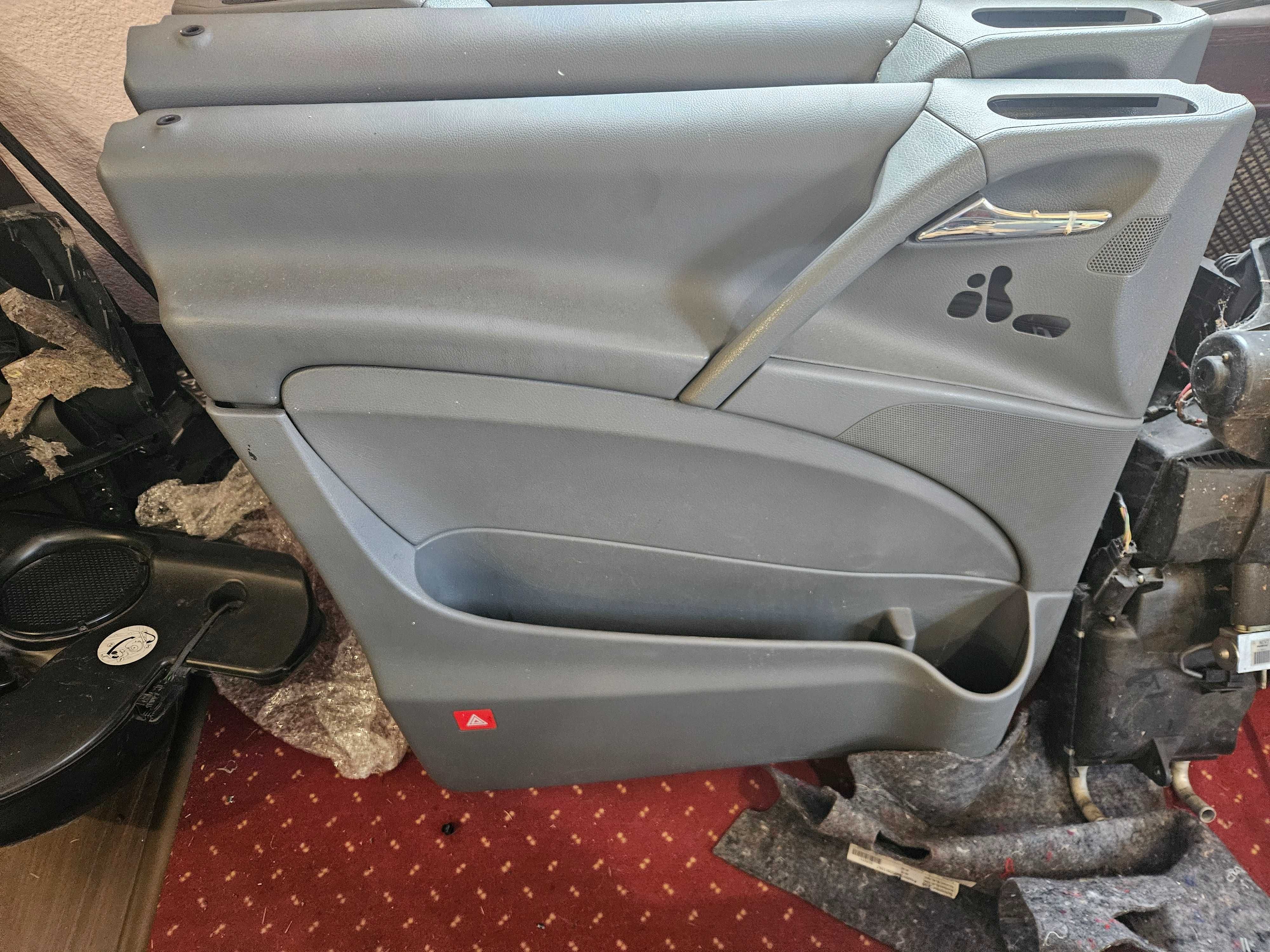 Boczki tapicerki drzwi przód tyl mercedes 639 vito viano