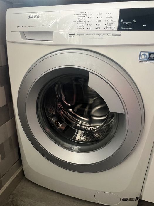 Máquina roupa AEG