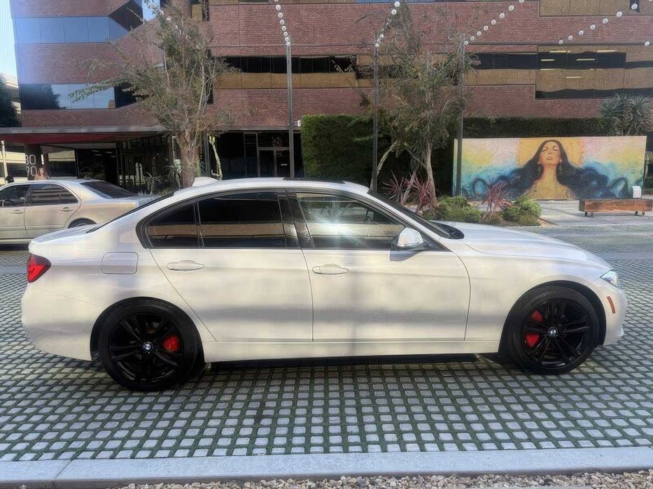 BMW 3 Series 330i      2019