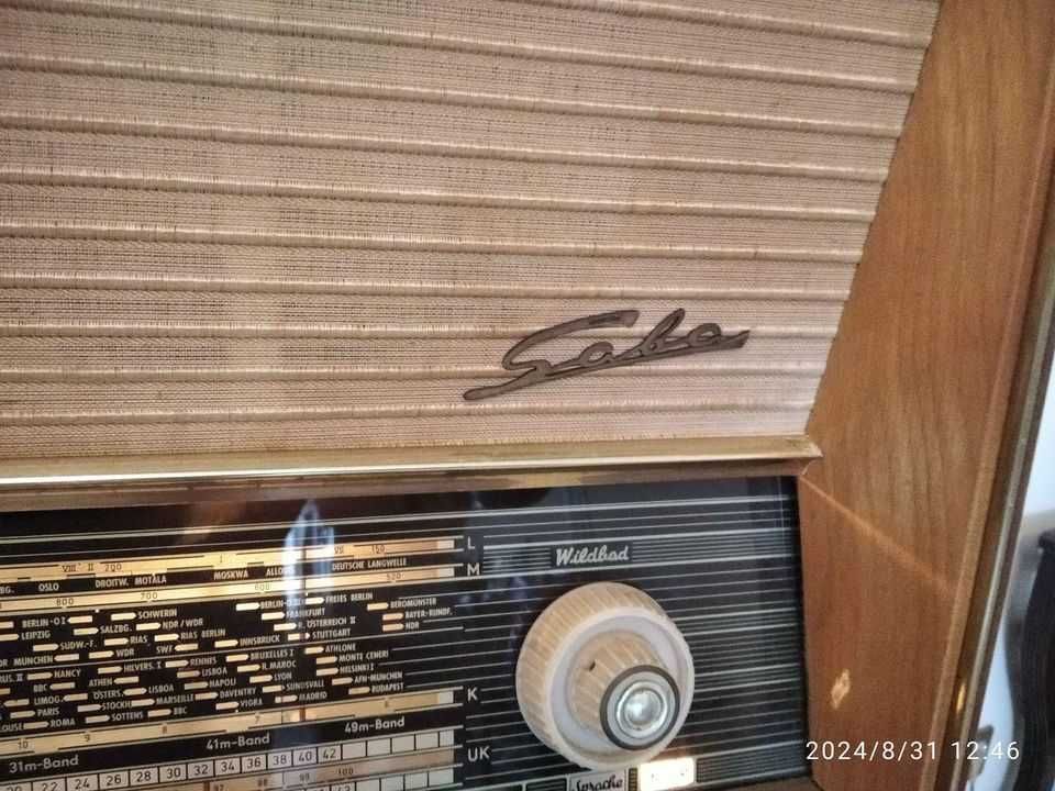 Radio antigo marca Saba