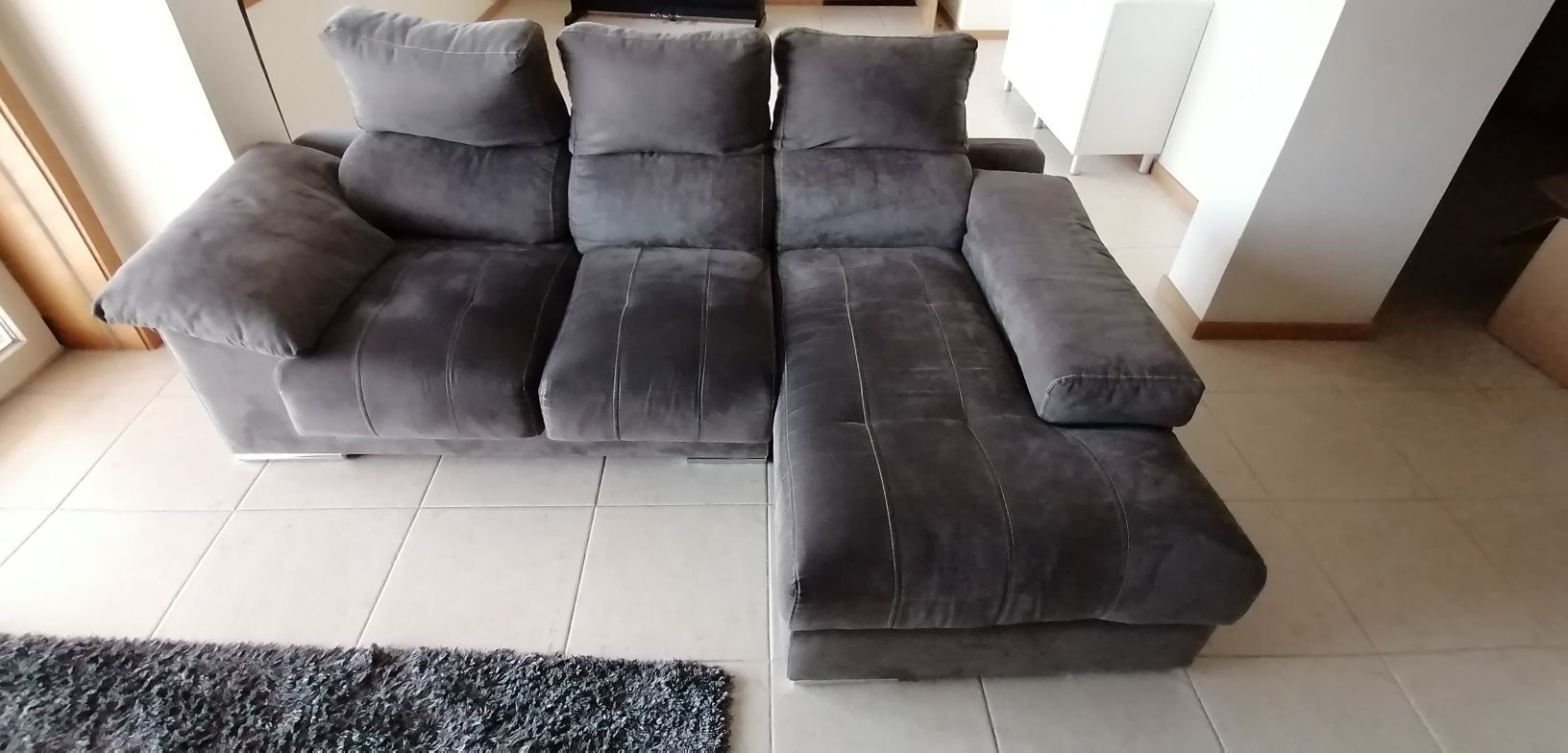 Sofá três lugares com chaise lounge