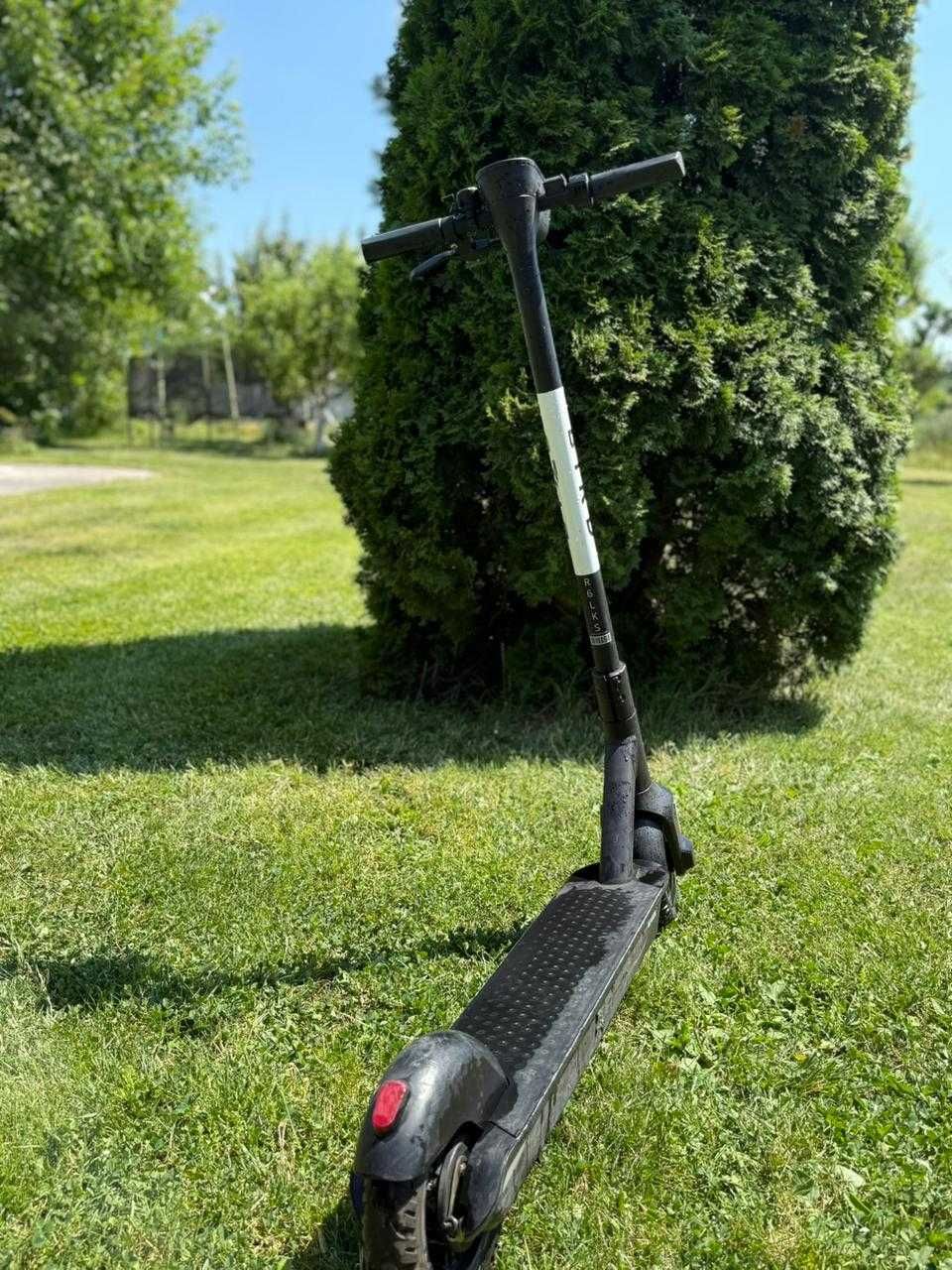 Електросамокат BIRD