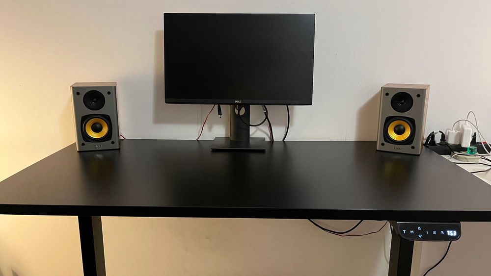 Biurko elektryczne z regulowaną wysokością – metalowe nogi loftowe