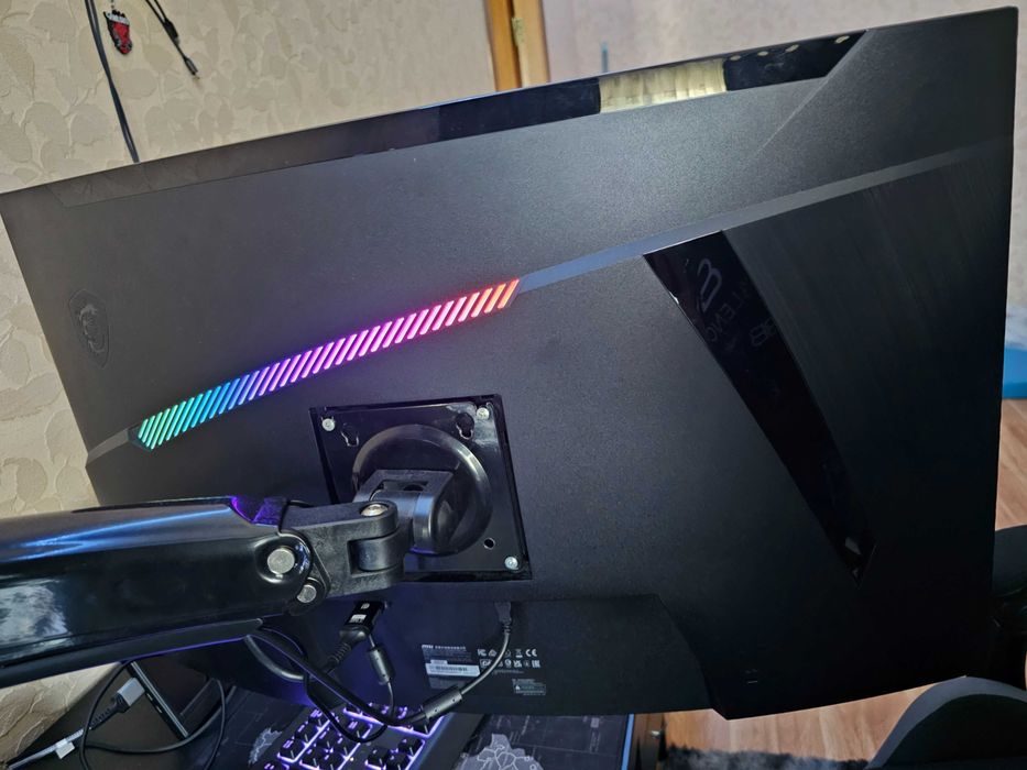 Монітор 31.5" MSI MAG 325CQRF-QD