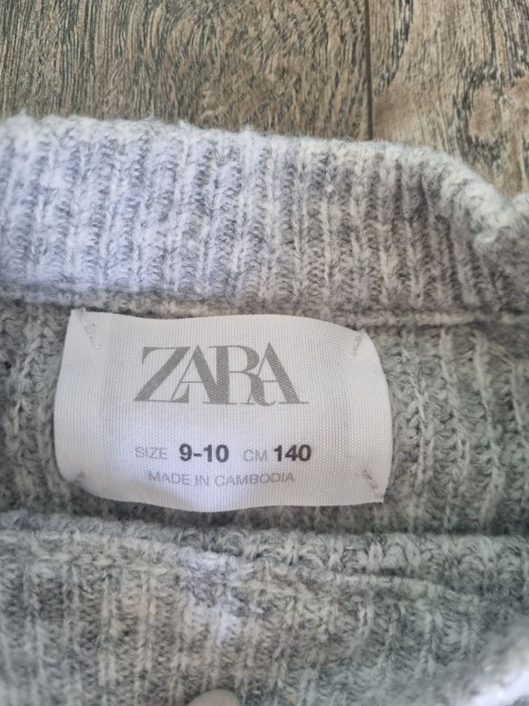 Szary sweterek zara