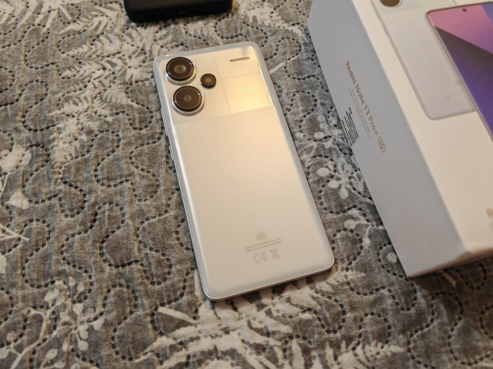 Troco/Vendo Redmi Note 13 Pro Plus 256gb com caixa e acessório!