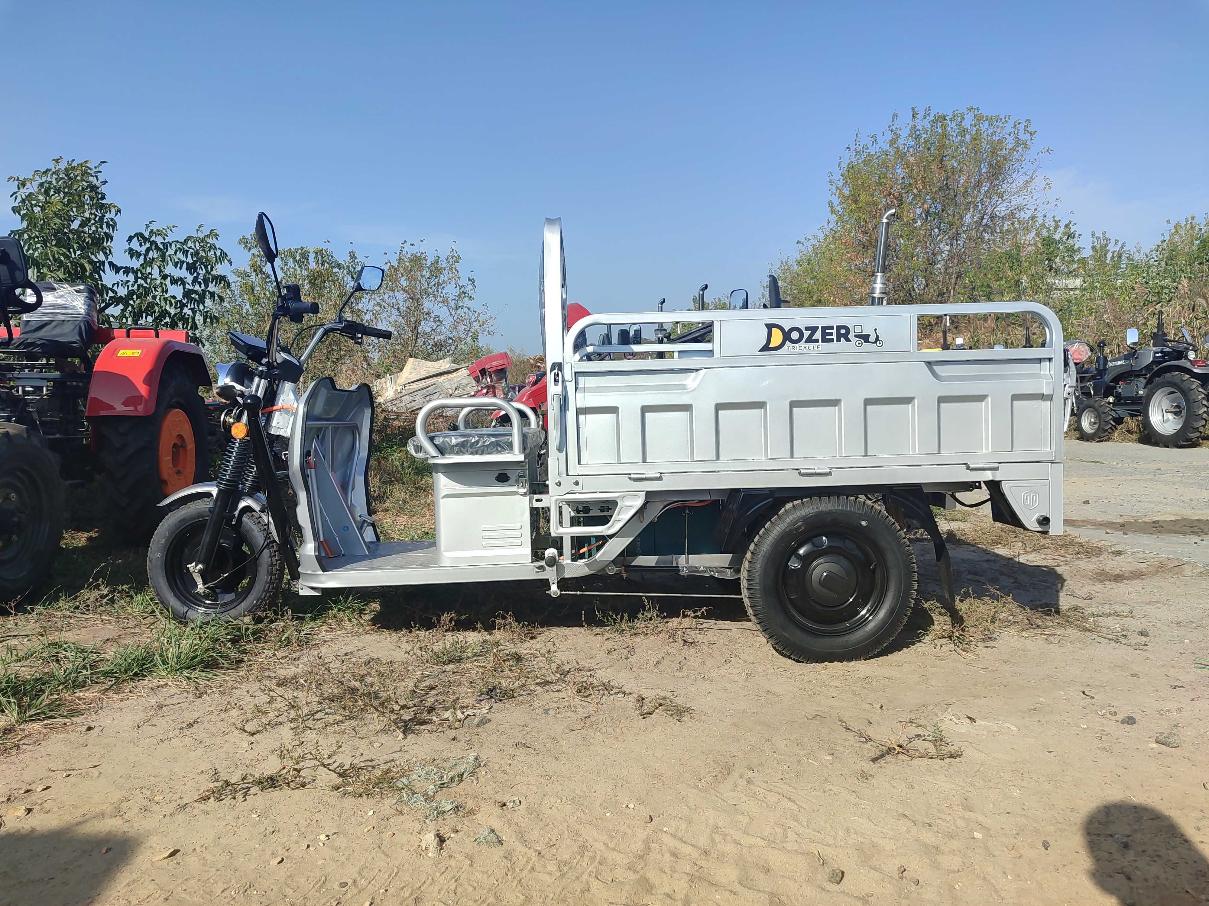 Электро трицикл для перевозки груза Dozer 1500 watt (можно с кабиной)