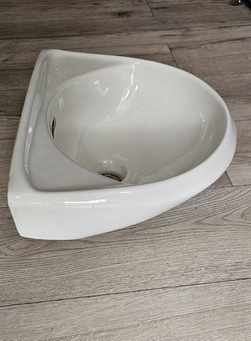Umywalka łazienkowa PRL