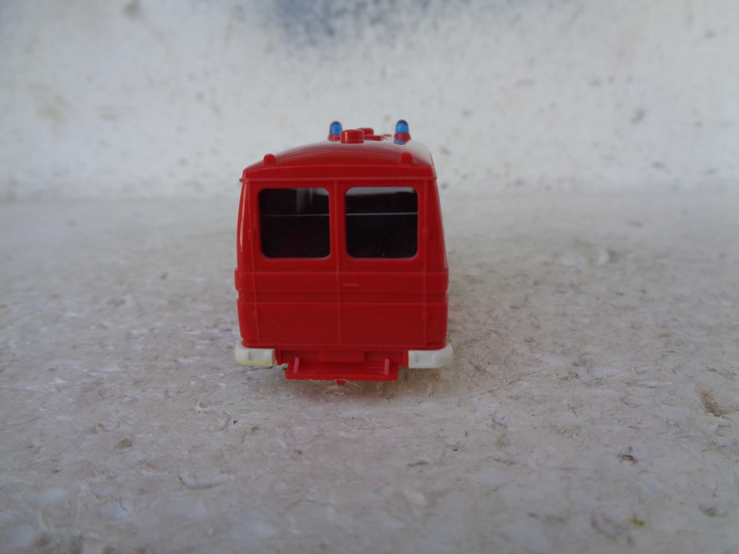 1:87 Wiking Ambulancia Mercedes