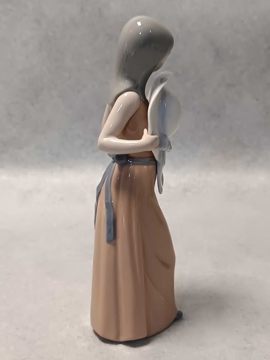 LLADRO #5007 Bashful Dziewczyna z kapeluszem Hiszpańska porcelana