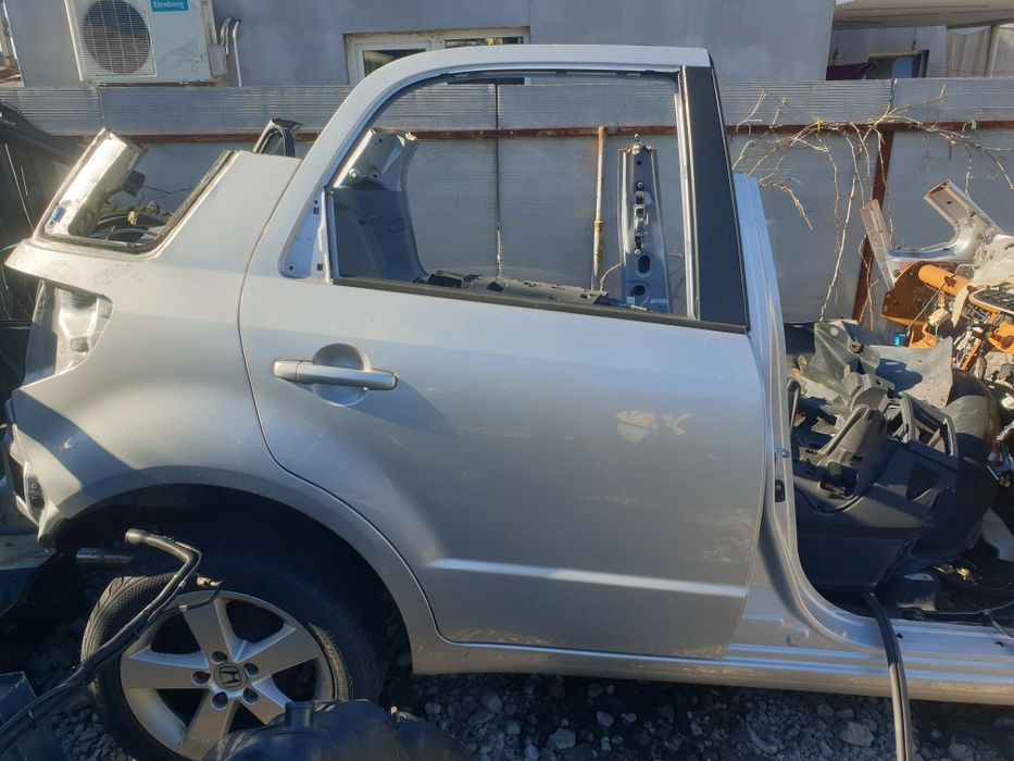 Телевизор передняя панель уселитель   Suzuki sx4 сузуки сх4 разраборка