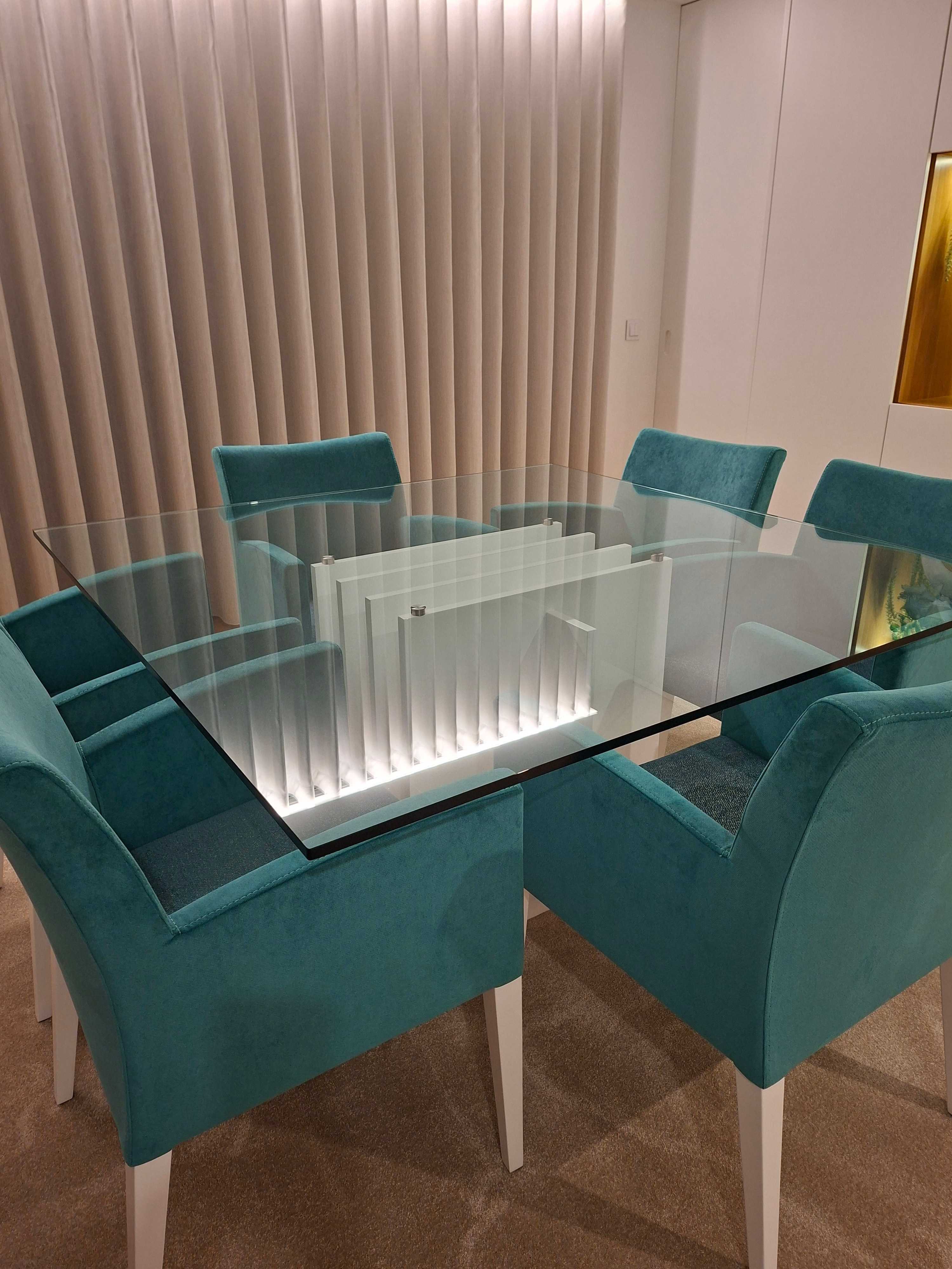 Conjunto de sala de jantar (mesa + 6 cadeiras) Laskasas. Igual a novo.