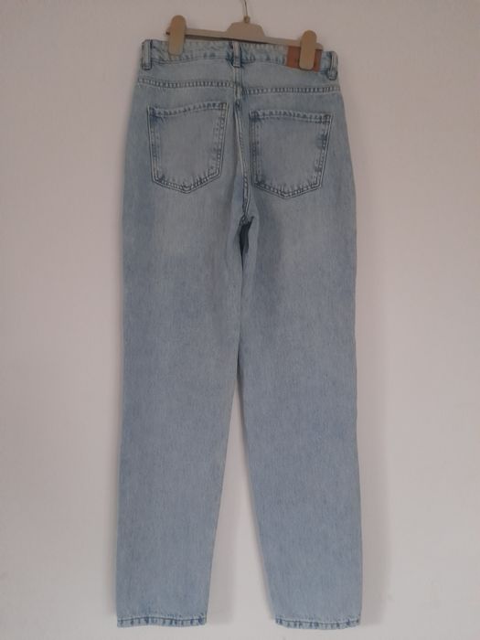 Spodnie dżinsowe z rozdarciami