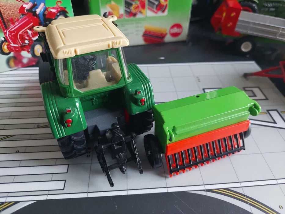 Siku 2968 Ciągnik Traktor Fendt  411 Vario  z siewnikiem Amazone 1:32