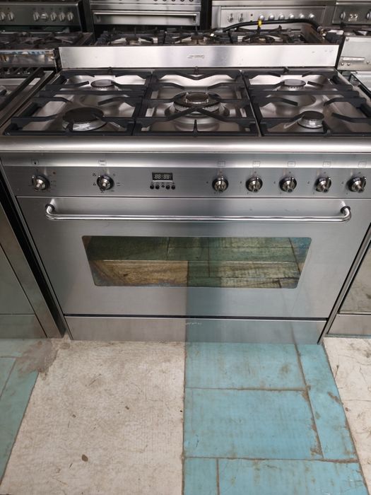 Професійна газова плита Smeg