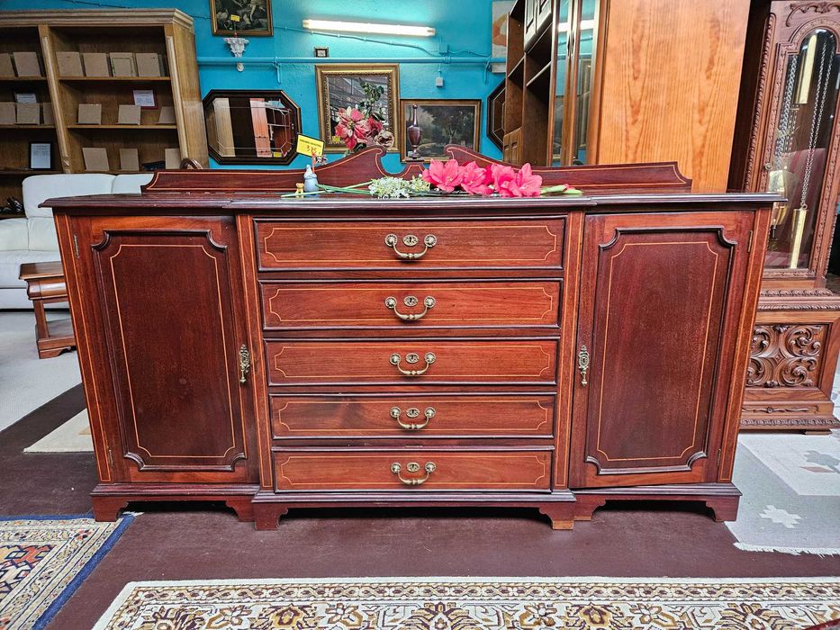 Aparador estilo D. Maria - óptimo estado geral