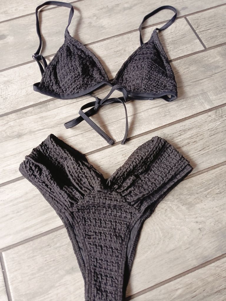 Czarny strój kąpielowy, strój kąpielowy dwuczęściowy, bikini, kostium