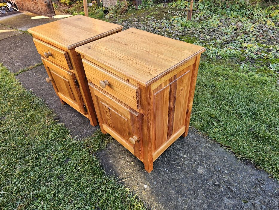 Тумбочка приліжкова деревяня