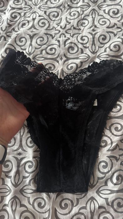 Victoria’s Secret Pink czarne koronkowe majtki M