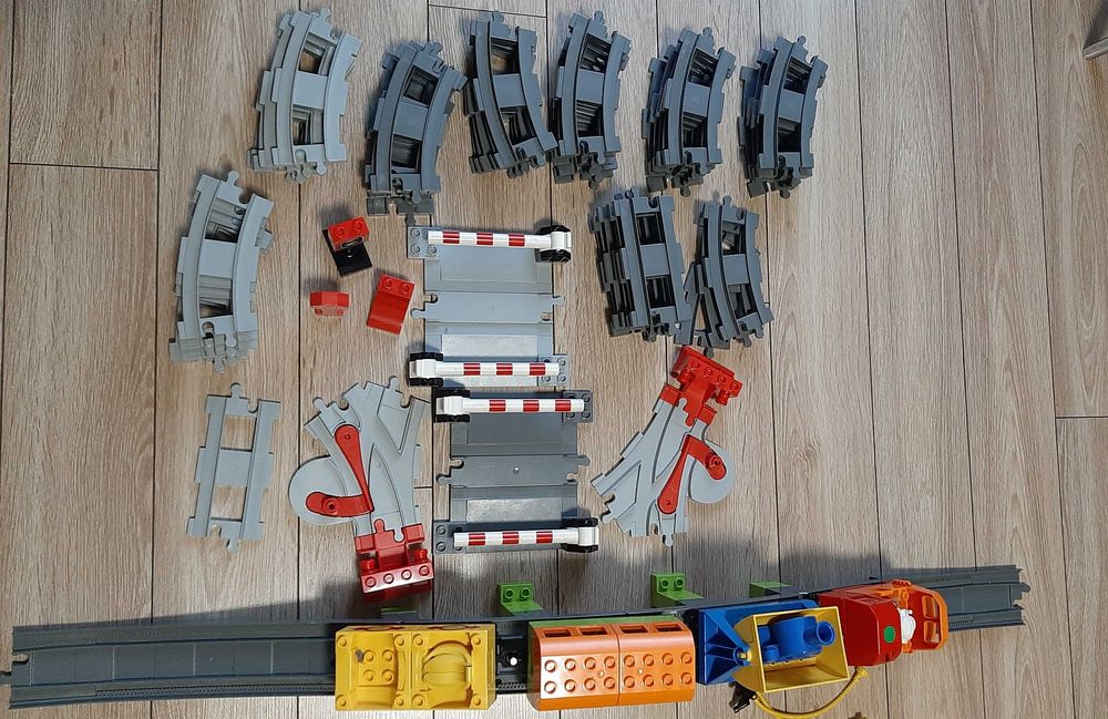 Pociąg lego dupło na bateriach + duży zestaw torów + most