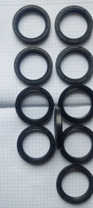 Продам сальники 40*52*7